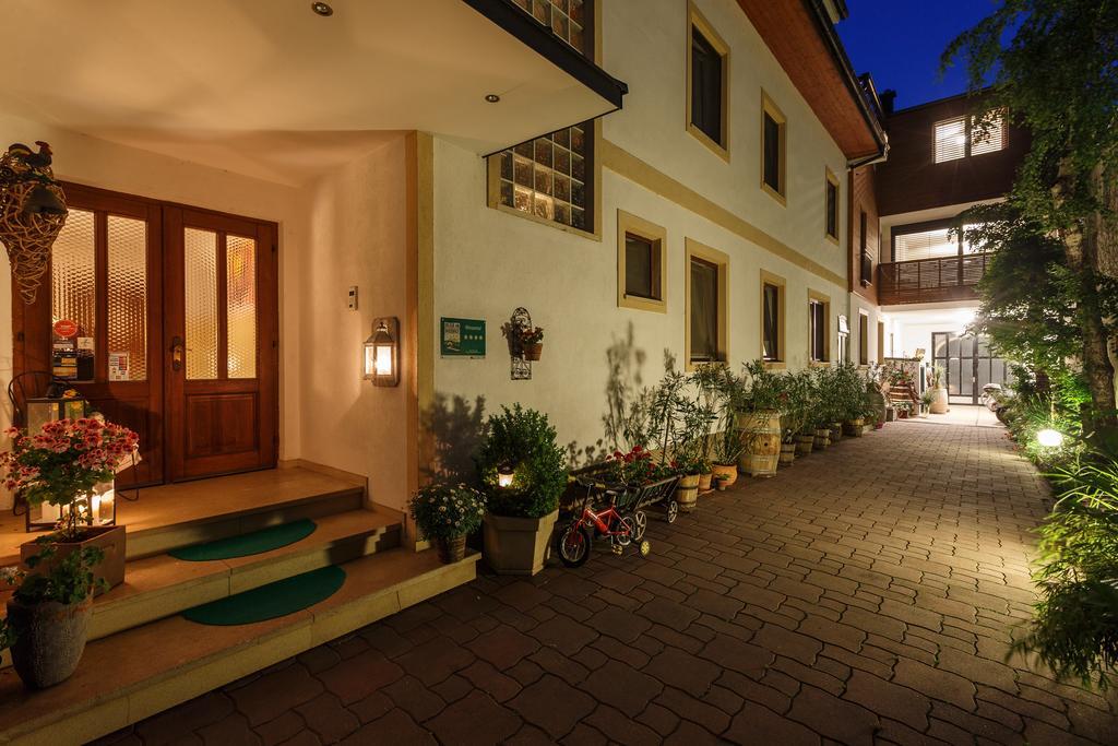 Pension Julia & Haus Elisabeth - Wallner'S Hofheuriger & Weinhof موربيش آم سي المظهر الخارجي الصورة