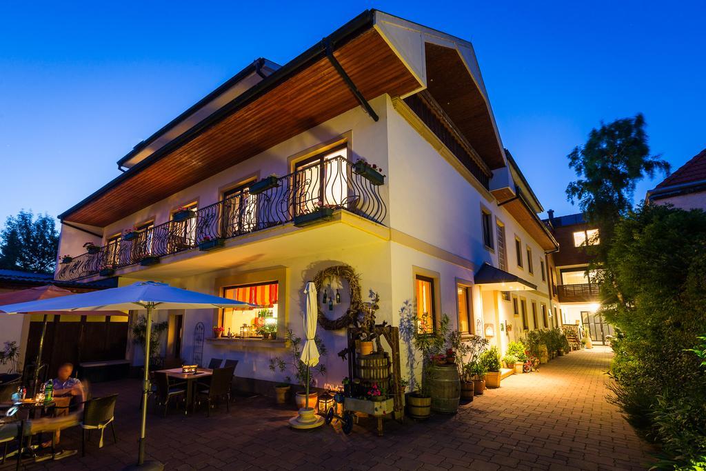 Pension Julia & Haus Elisabeth - Wallner'S Hofheuriger & Weinhof موربيش آم سي المظهر الخارجي الصورة